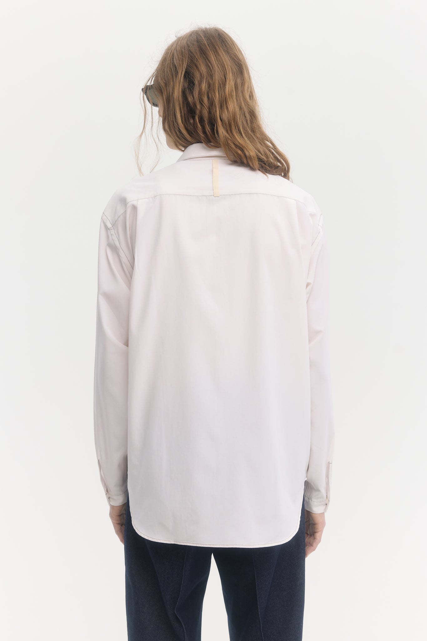 Chemise crème à appliqué à couture contrastante