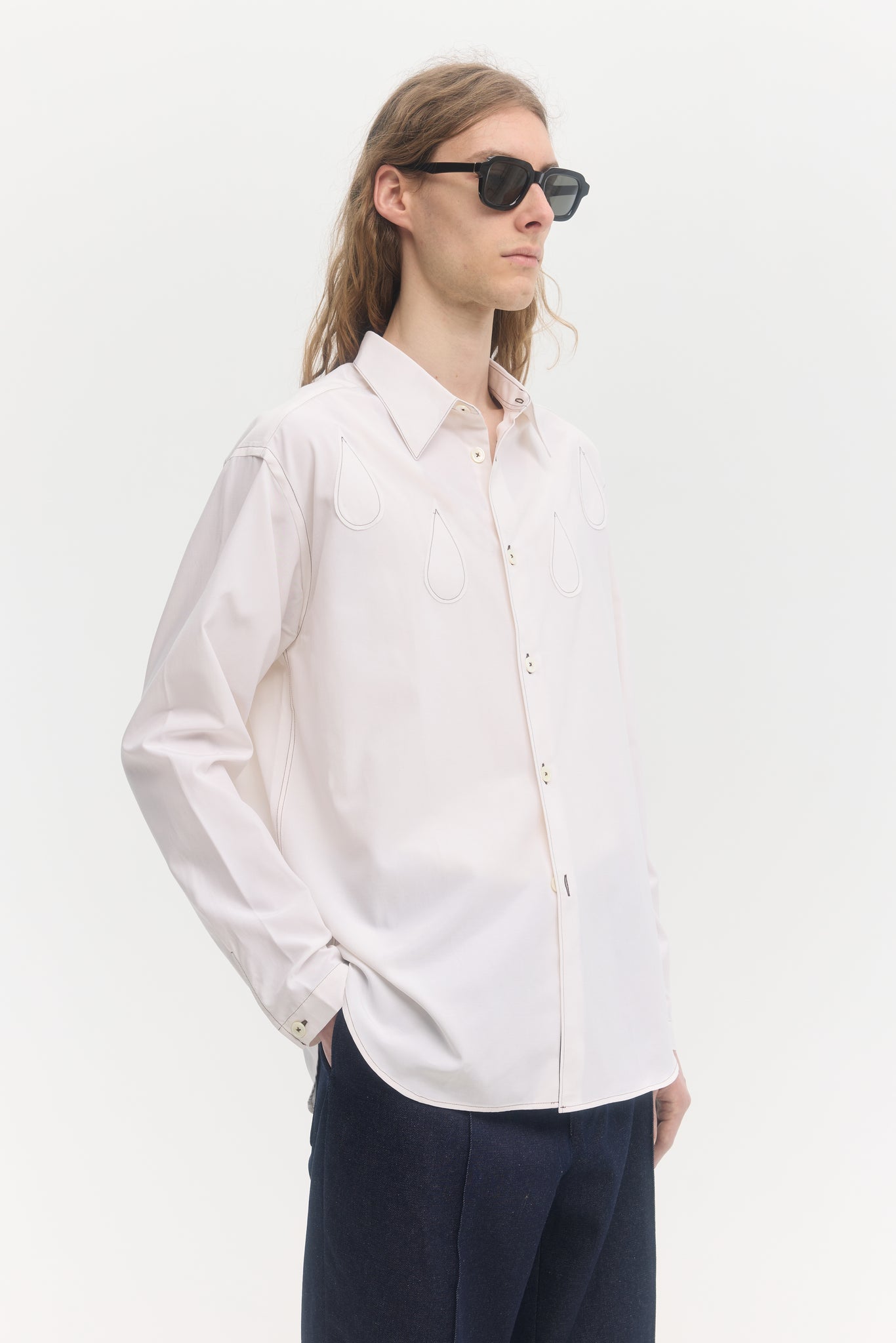 Chemise crème à appliqué à couture contrastante