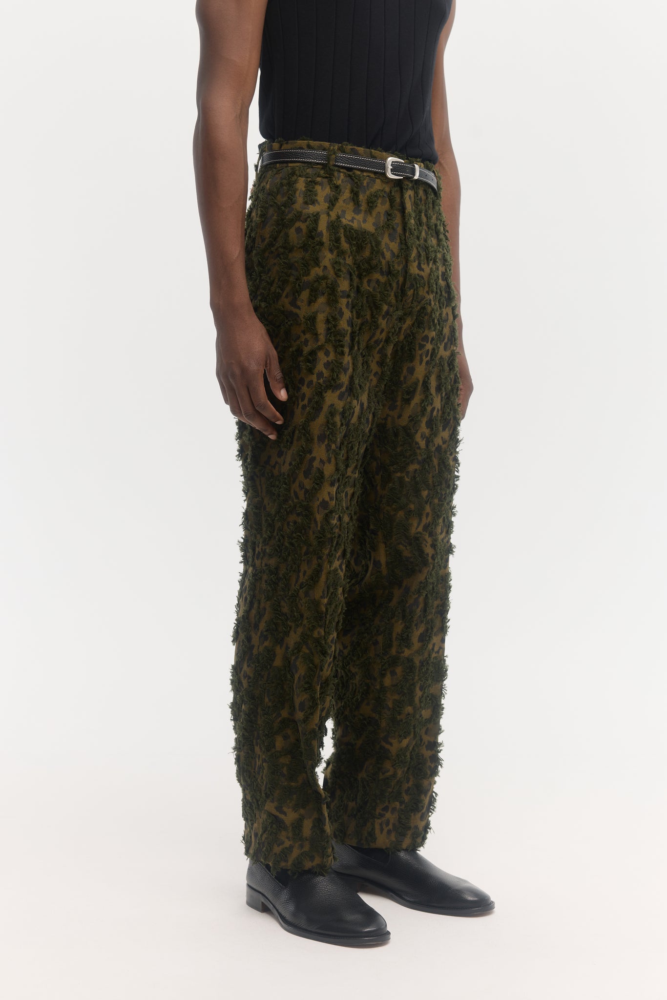 Pantalon droit en jacquard camouflage abstrait