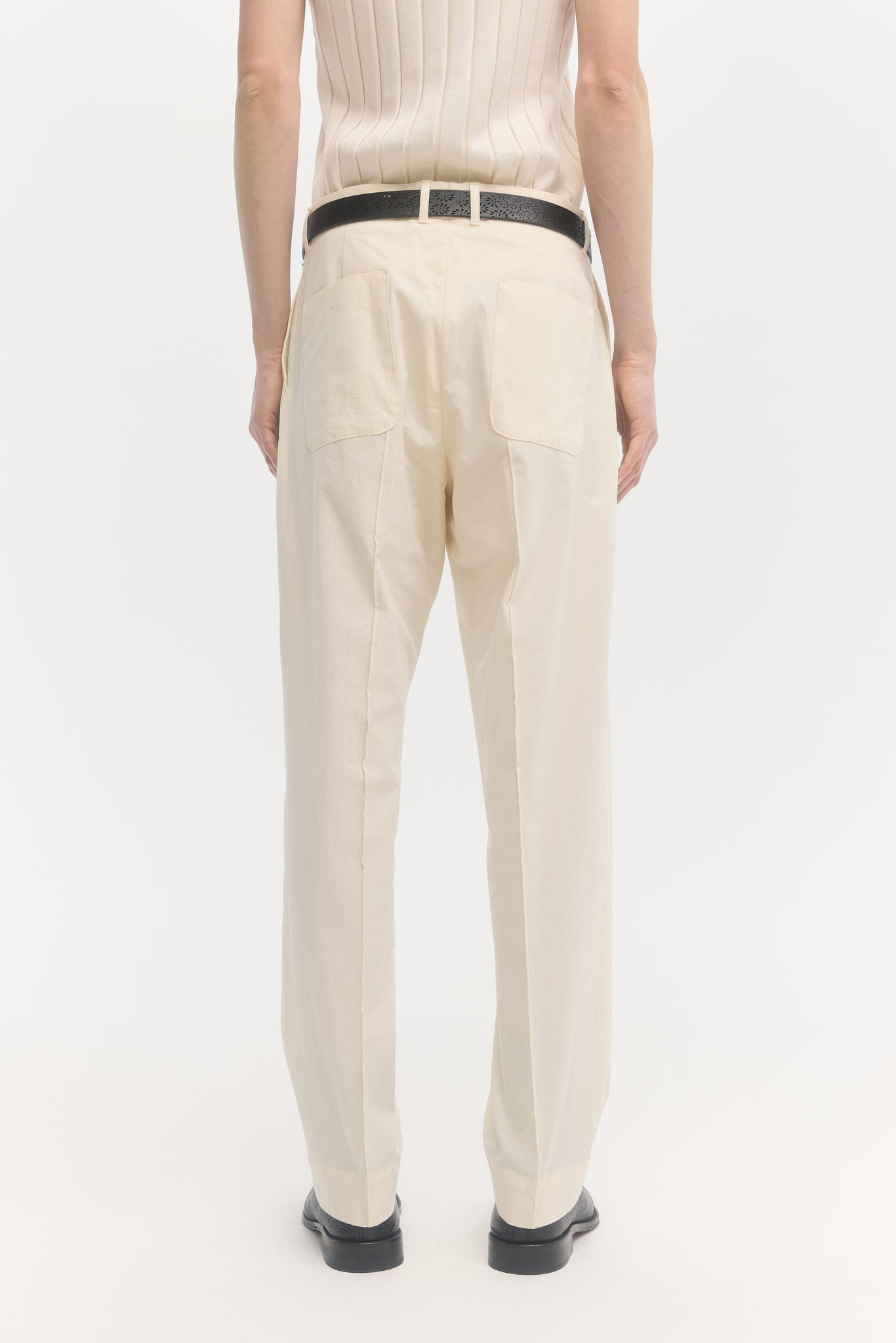 Pantalon droit à plis en crêpe de coton crème