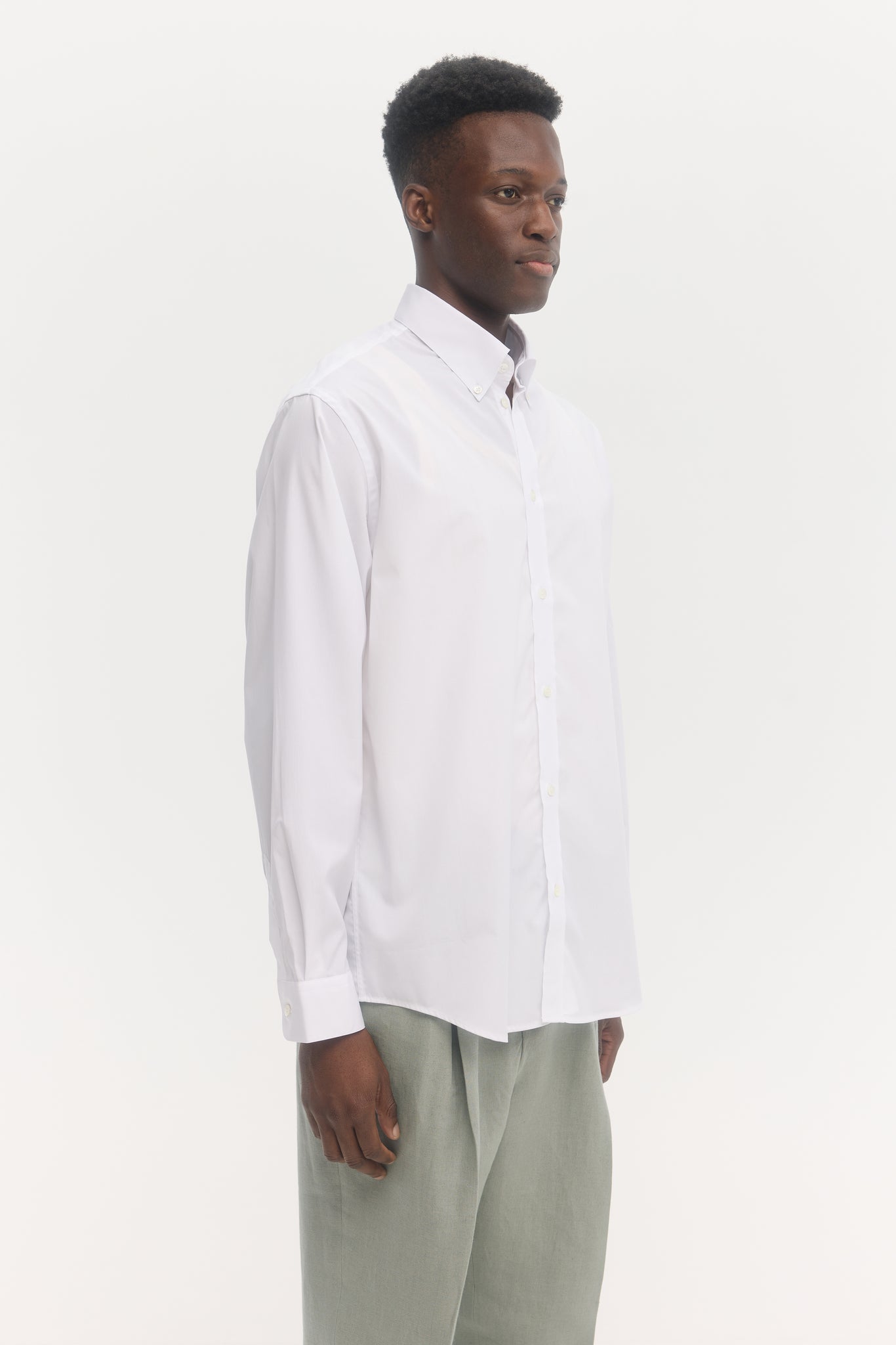 White button down soft poplin long-sleeve shirt