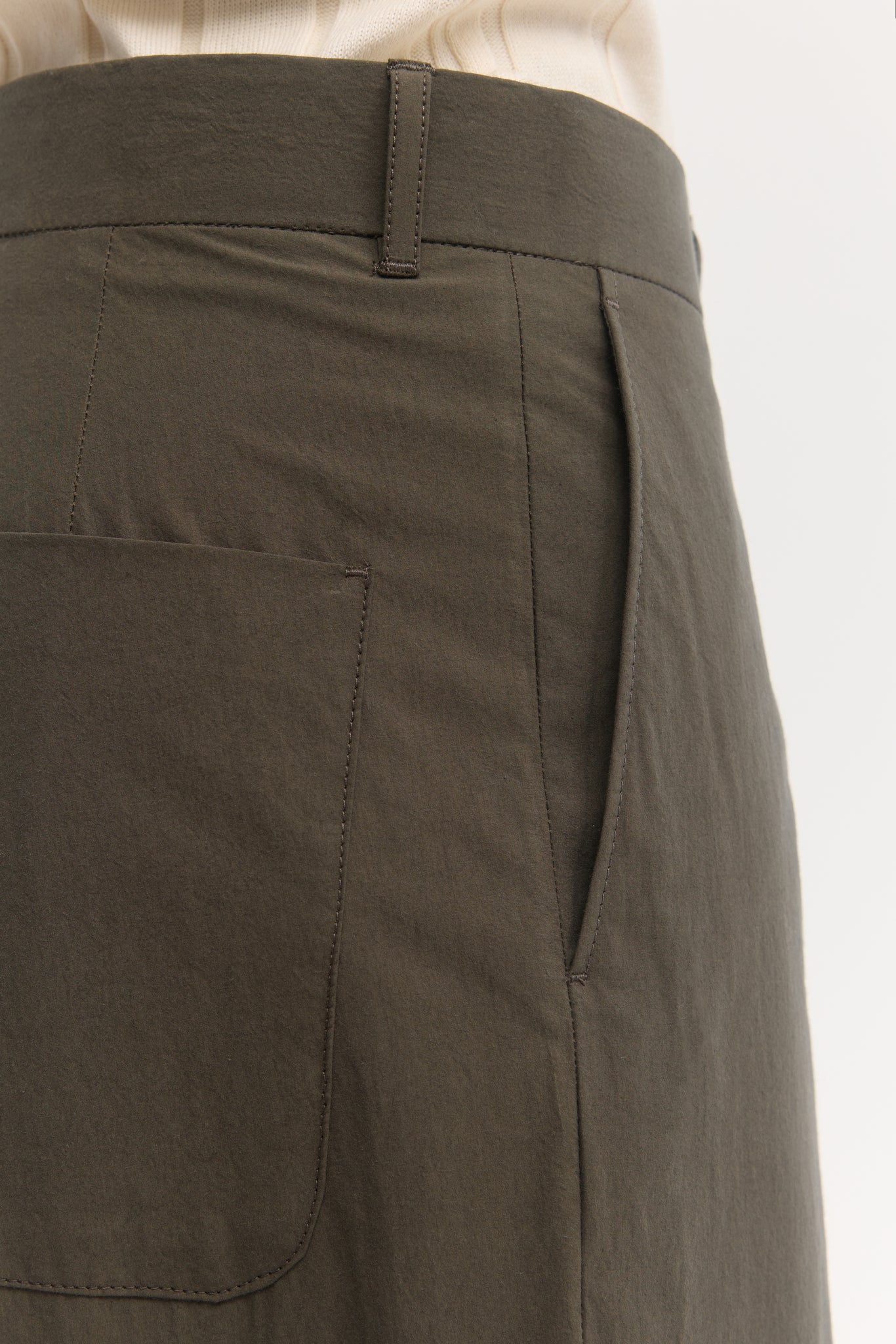 Pantalon droit en popeline typewriter olive foncé