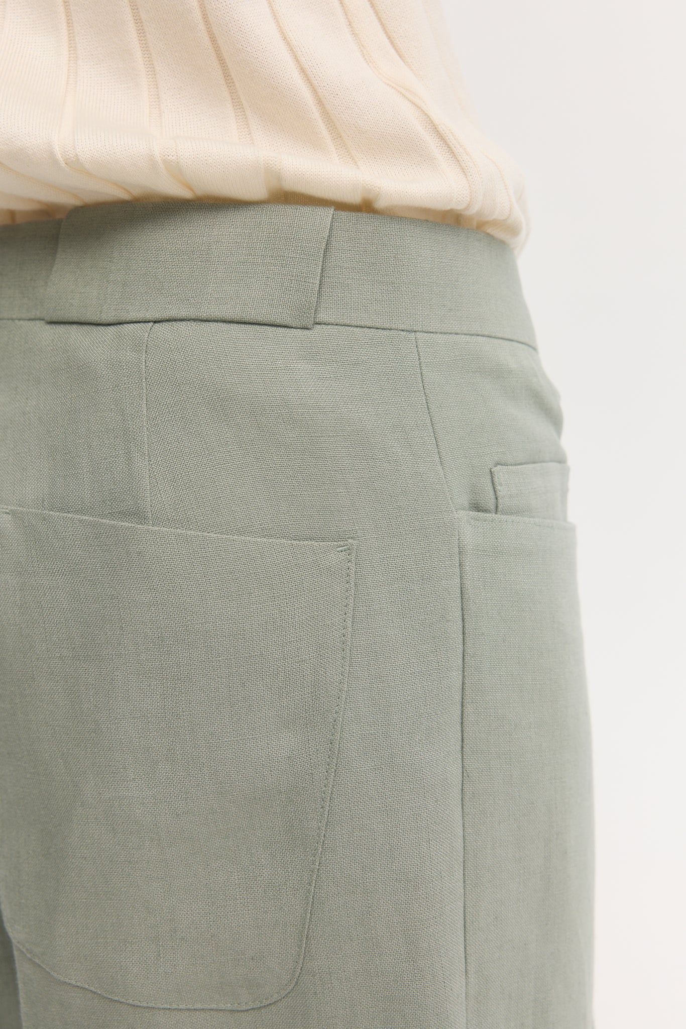 Pantalon droit en lin vert sauge