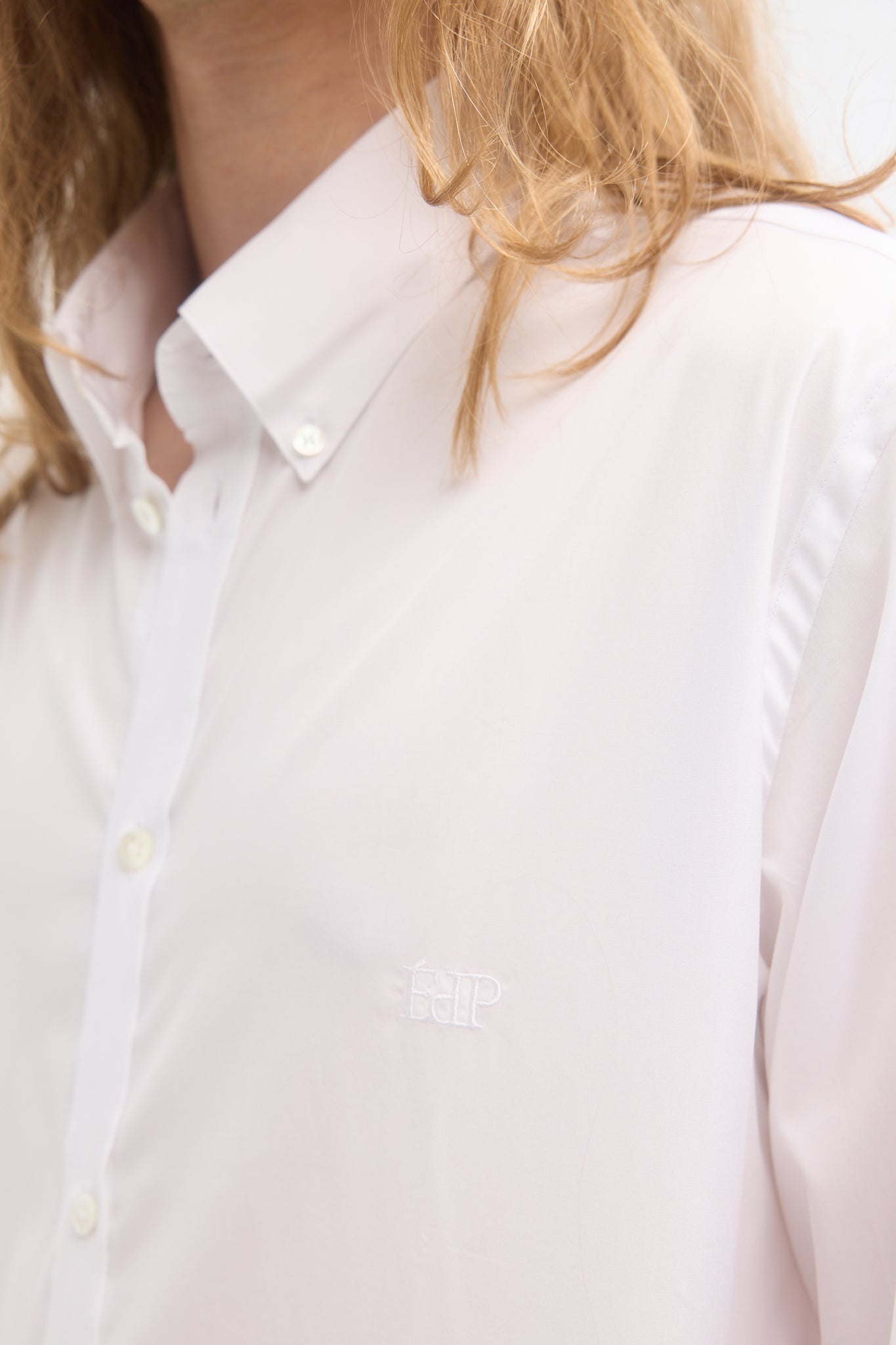 Chemise blanche à boutons en popeline manches longues