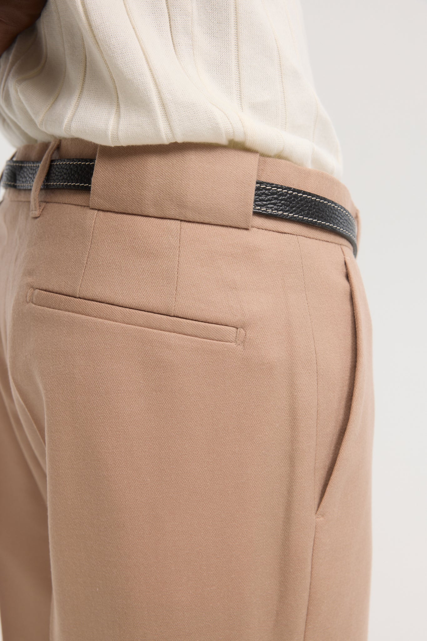 Pantalons droits en laine twill brossée vieux rose