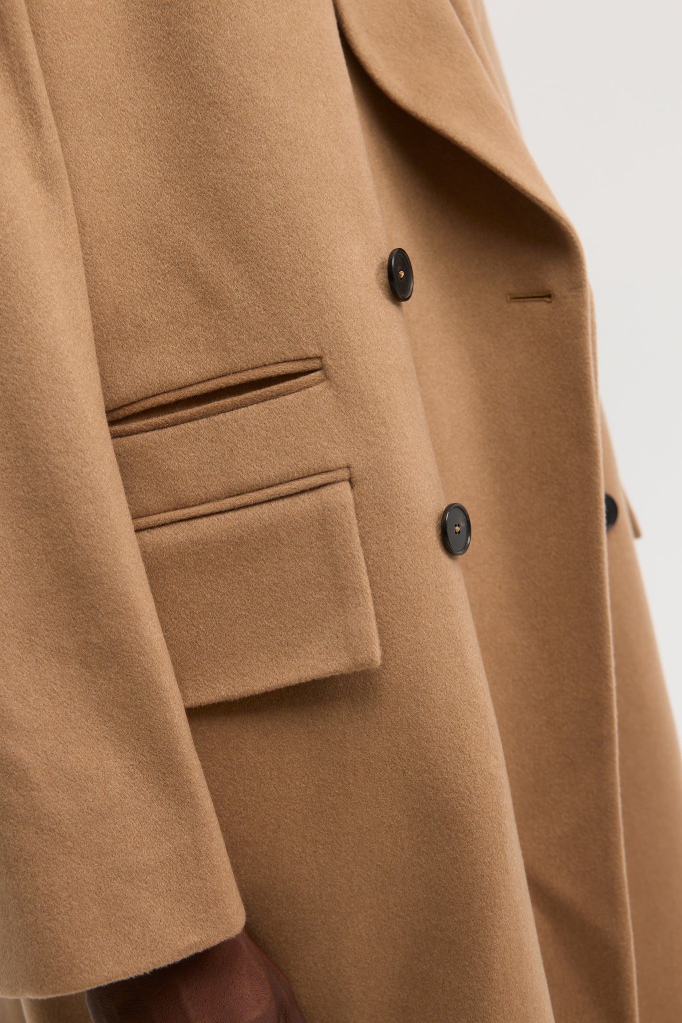 Manteau croisé en pur cachemire camel