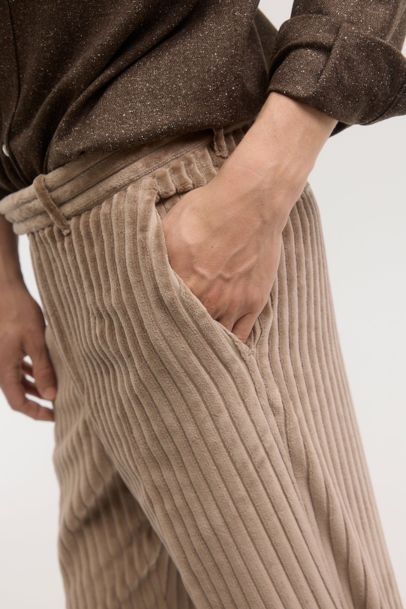 Pantalon droit en velours côtelé épais beige marron