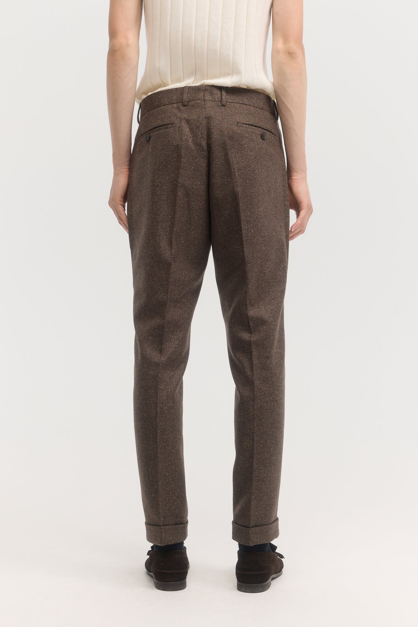 Pantalons fuselés en laine soie muscade