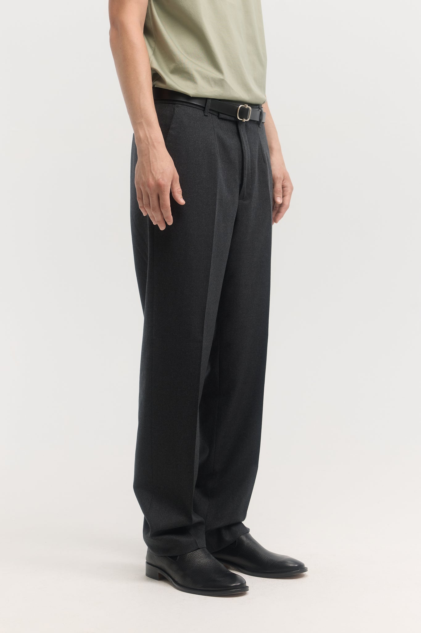 Pantalon droit en flanelle de laine de charbon