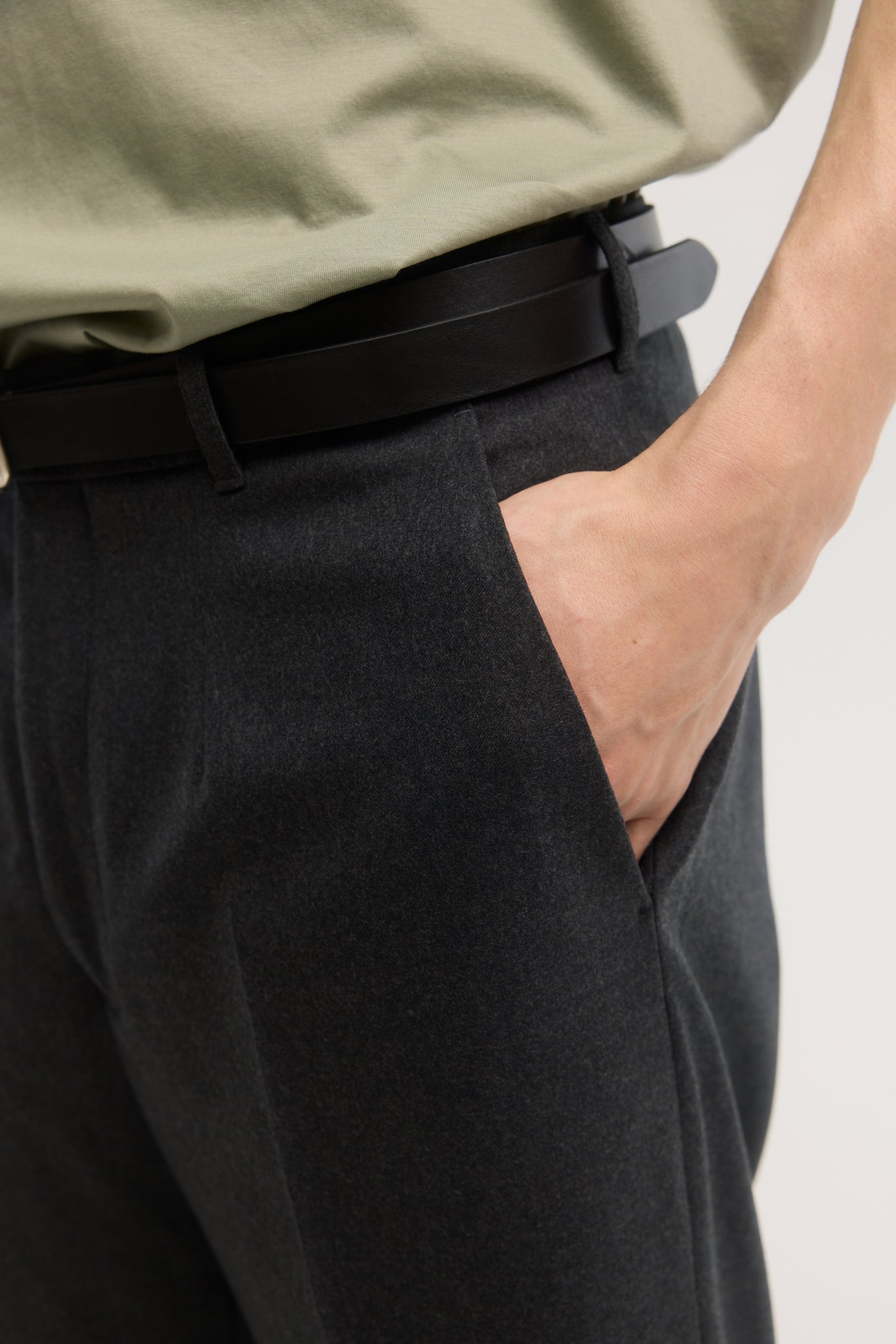 Pantalon droit en flanelle de laine de charbon