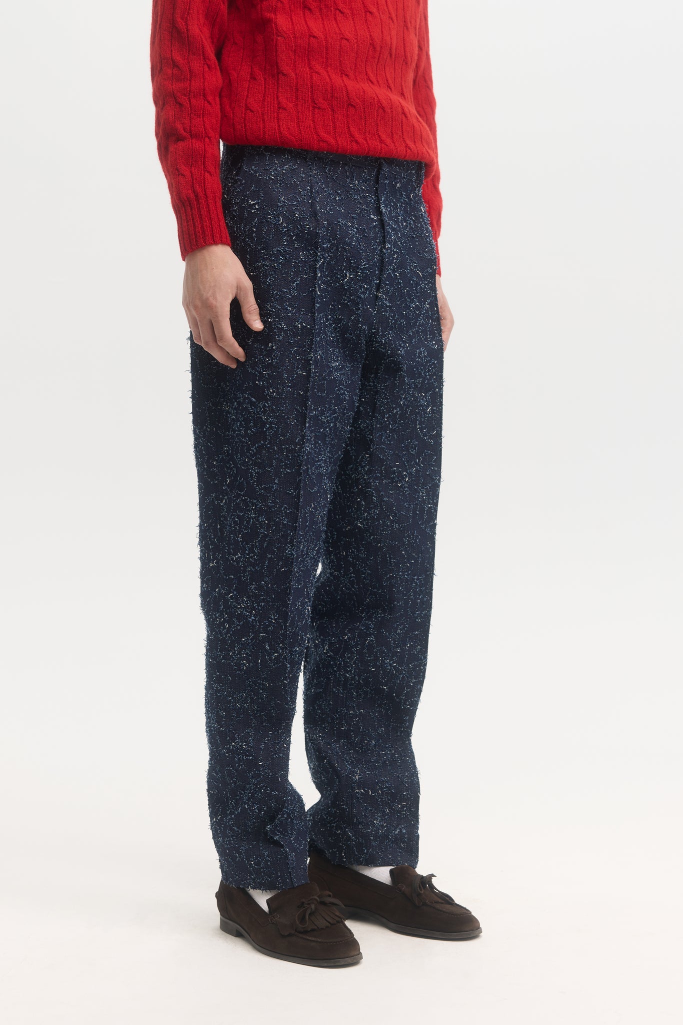 Pantalons droits plissés en denim brut usé