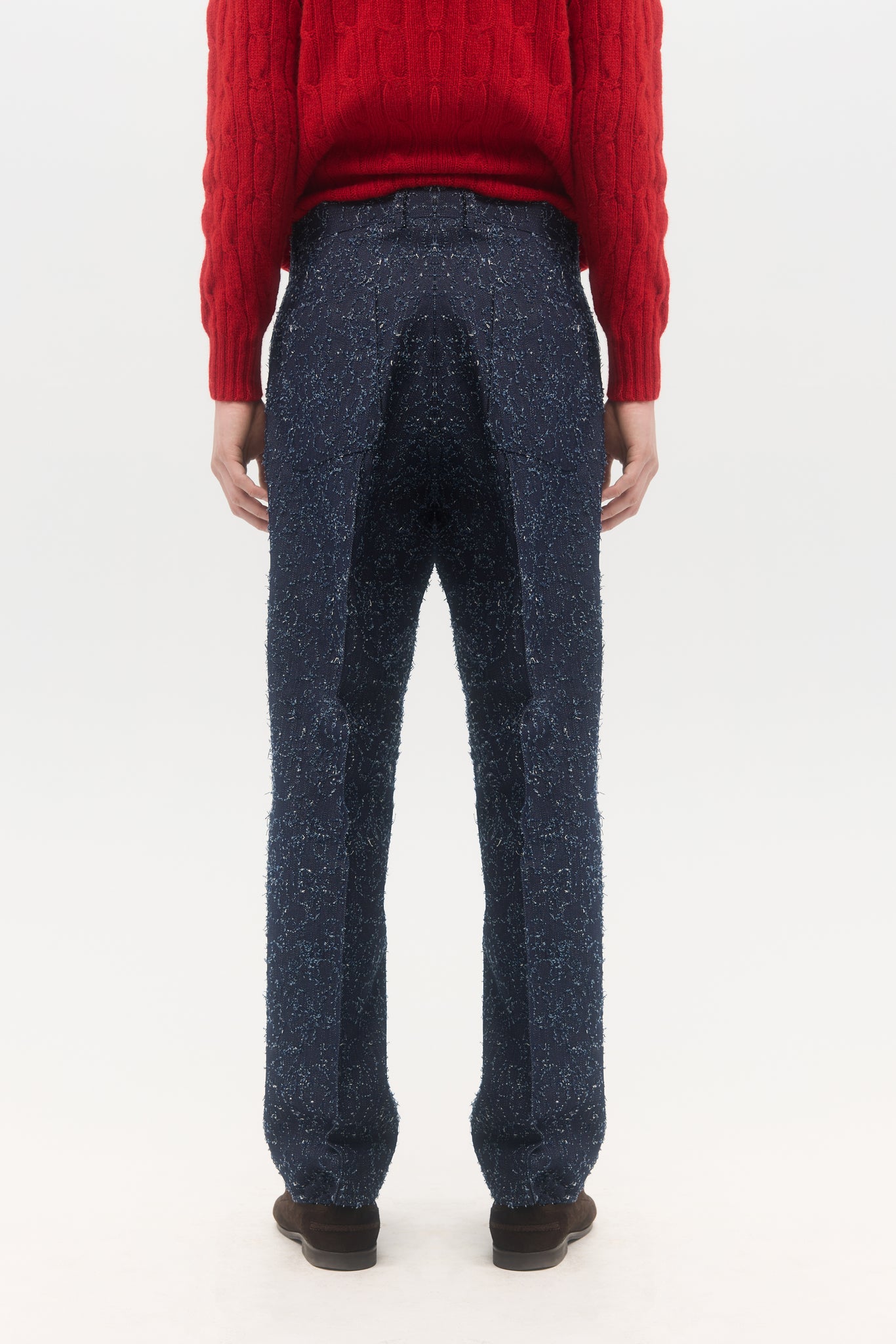 Pantalons droits plissés en denim brut usé