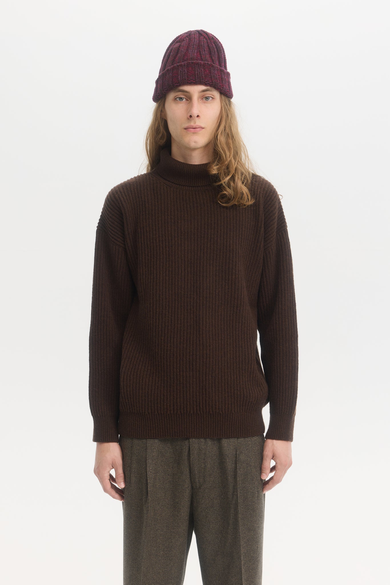 Pull à col roulé en laine mérinos brun café