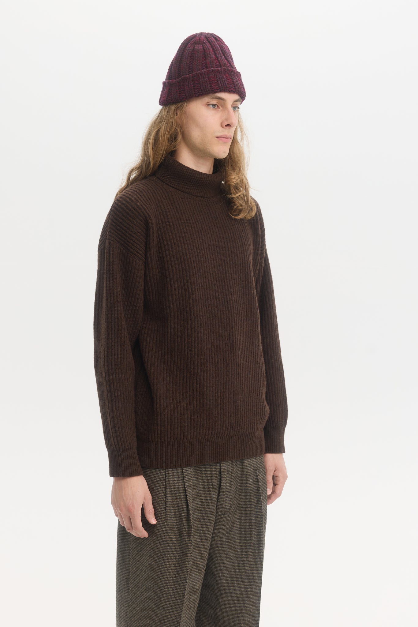 Pull à col roulé en laine mérinos brun café