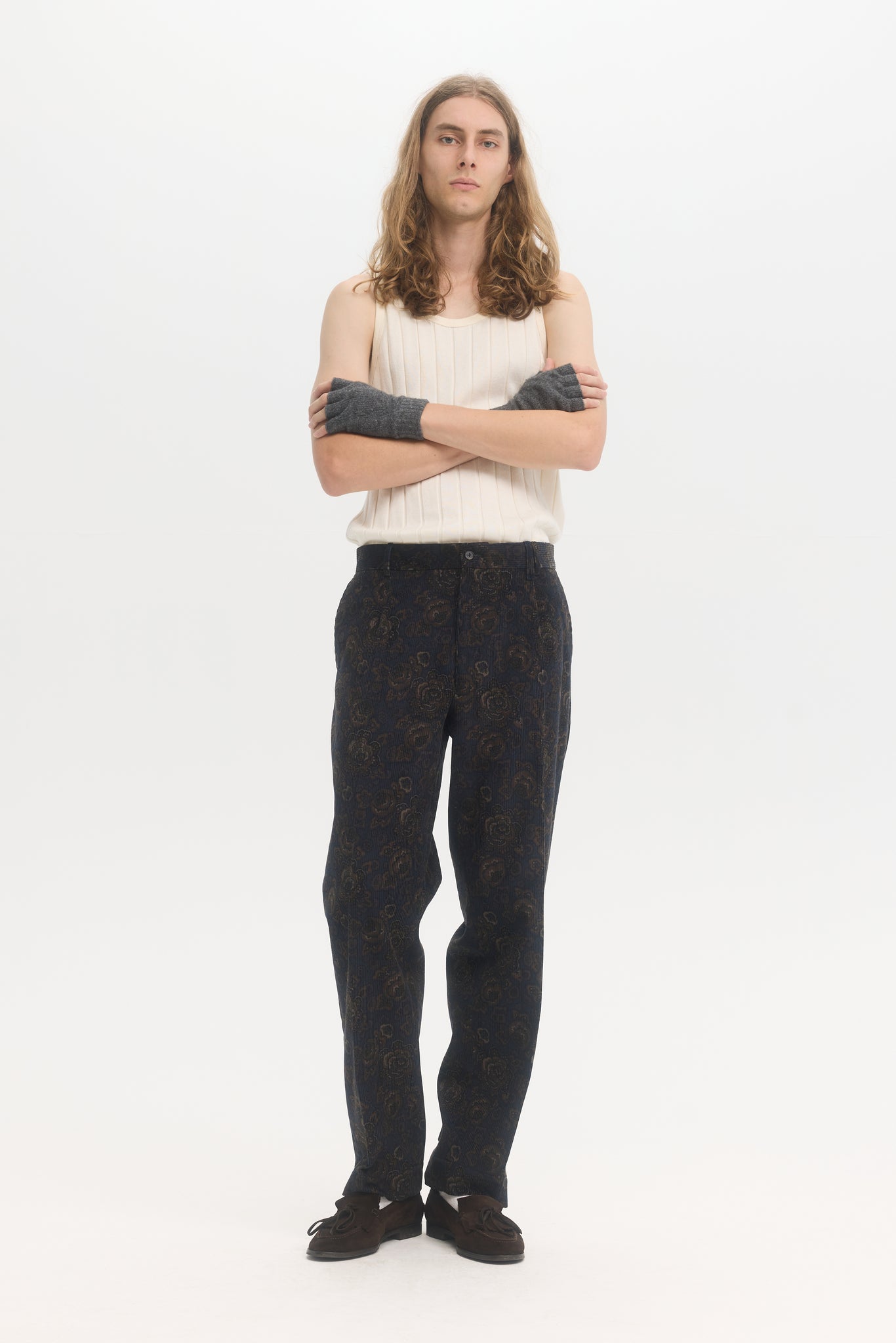 Pantalons droits en velours côtelé floraux bleu marine et marron