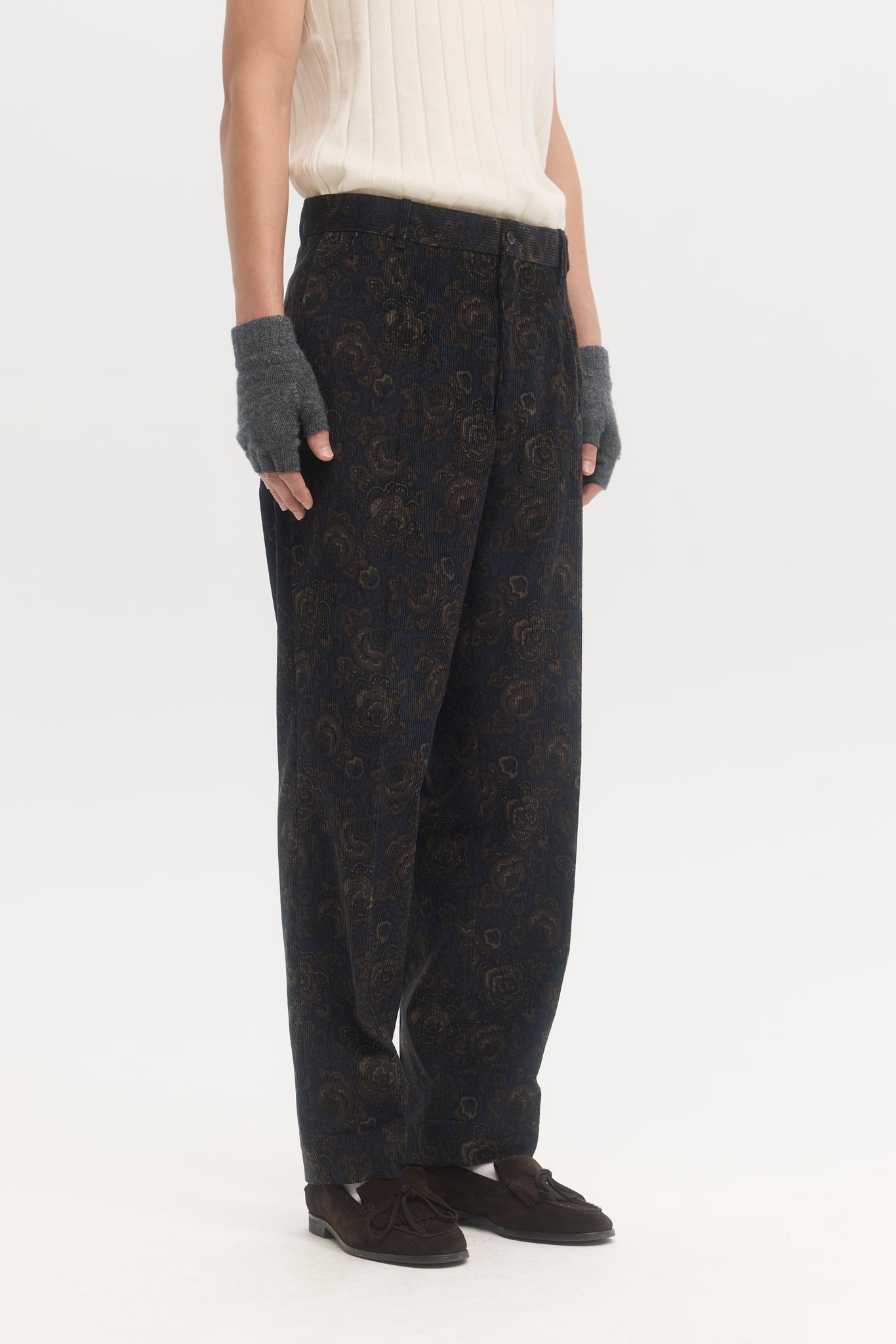 Pantalons droits en velours côtelé floraux bleu marine et marron