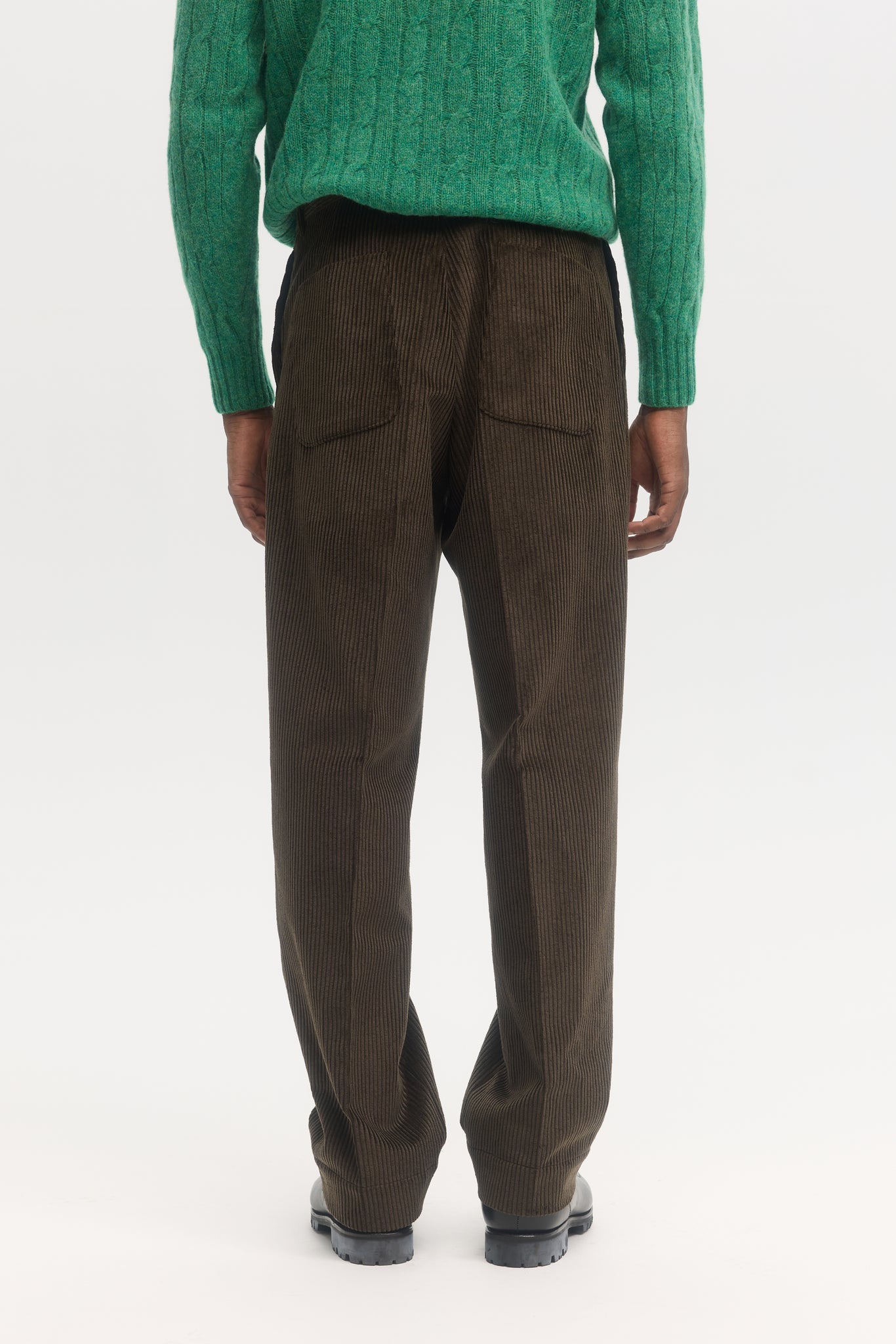 Pantalon droit en velours côtelé marron foncé