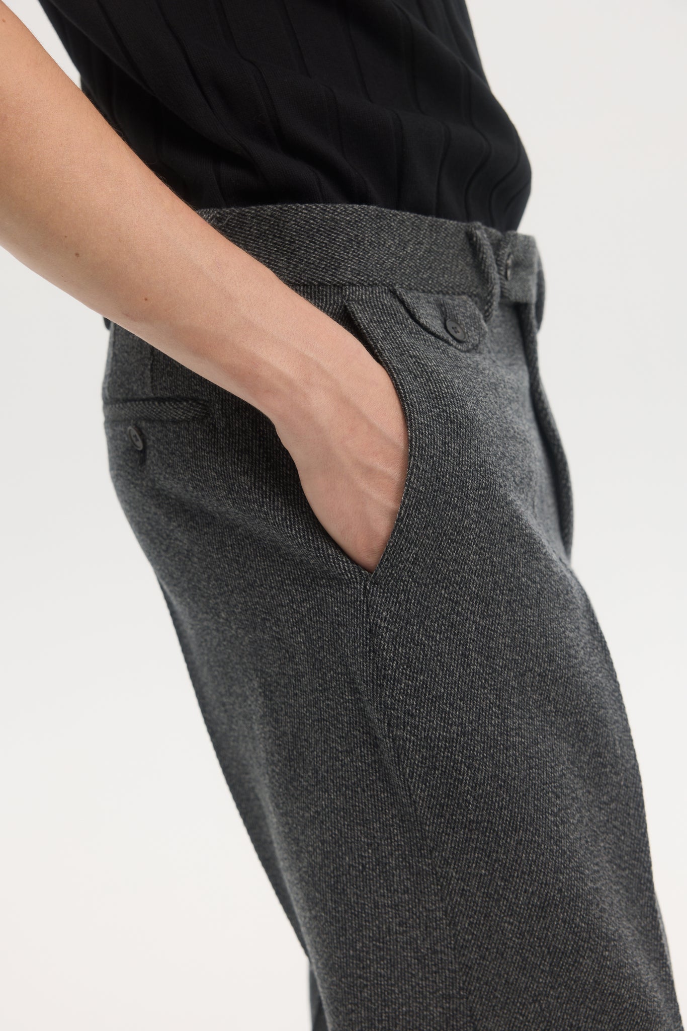 Pantalon fuselé en gabardine mélangée charbon
