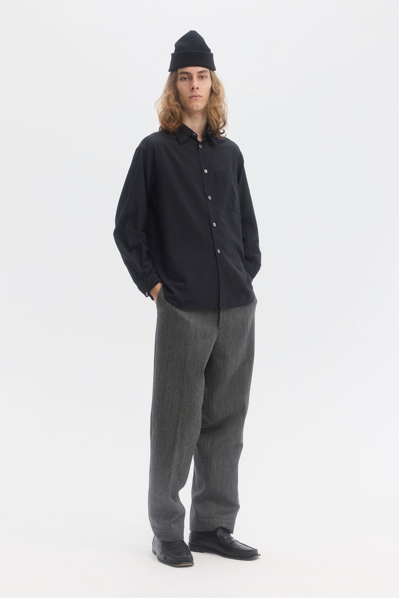 Chemise en tissu floral perforé noir