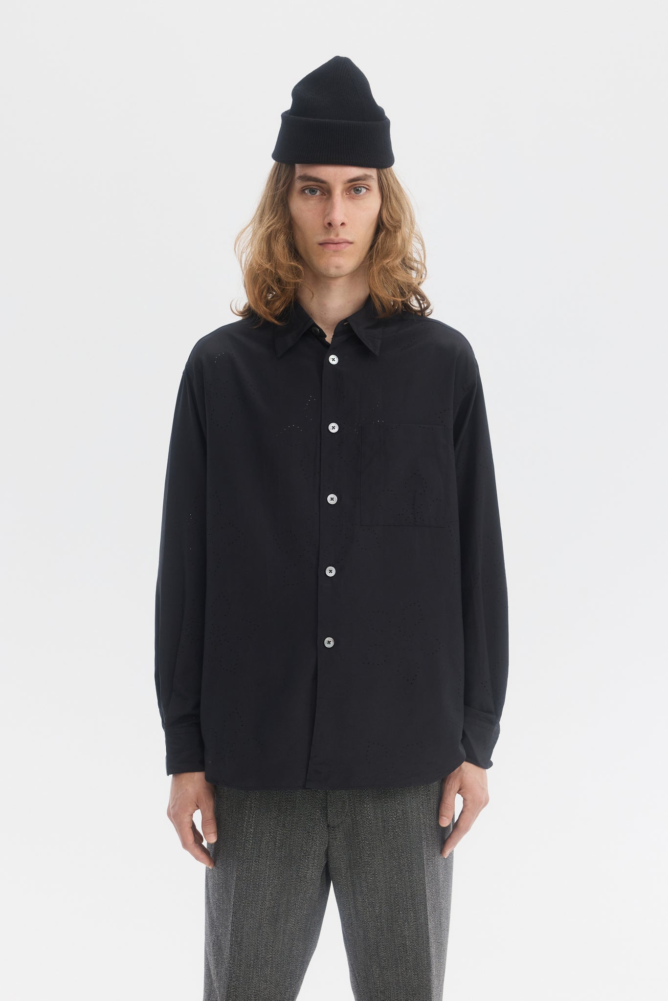 Chemise en tissu floral perforé noir