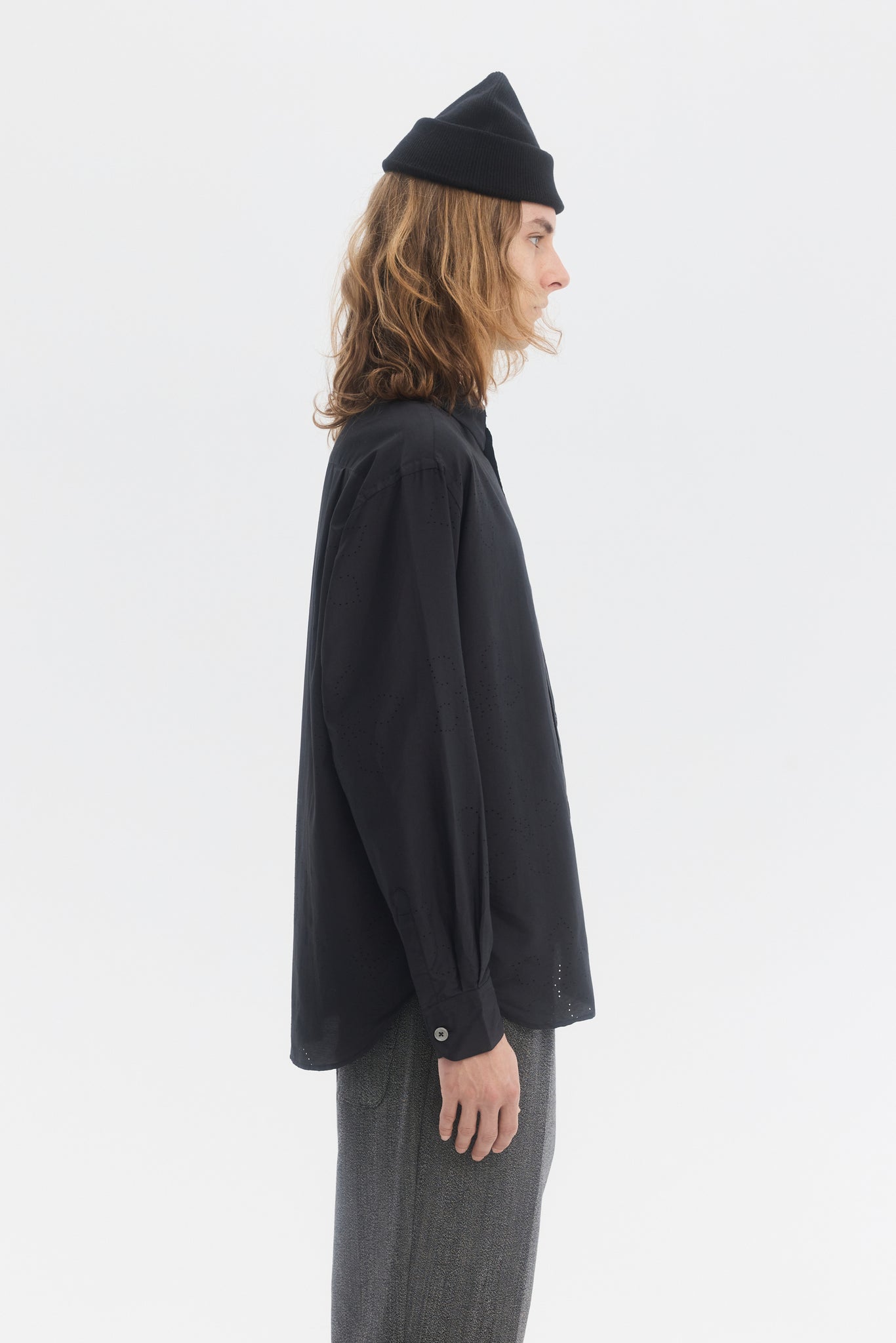 Chemise en tissu floral perforé noir