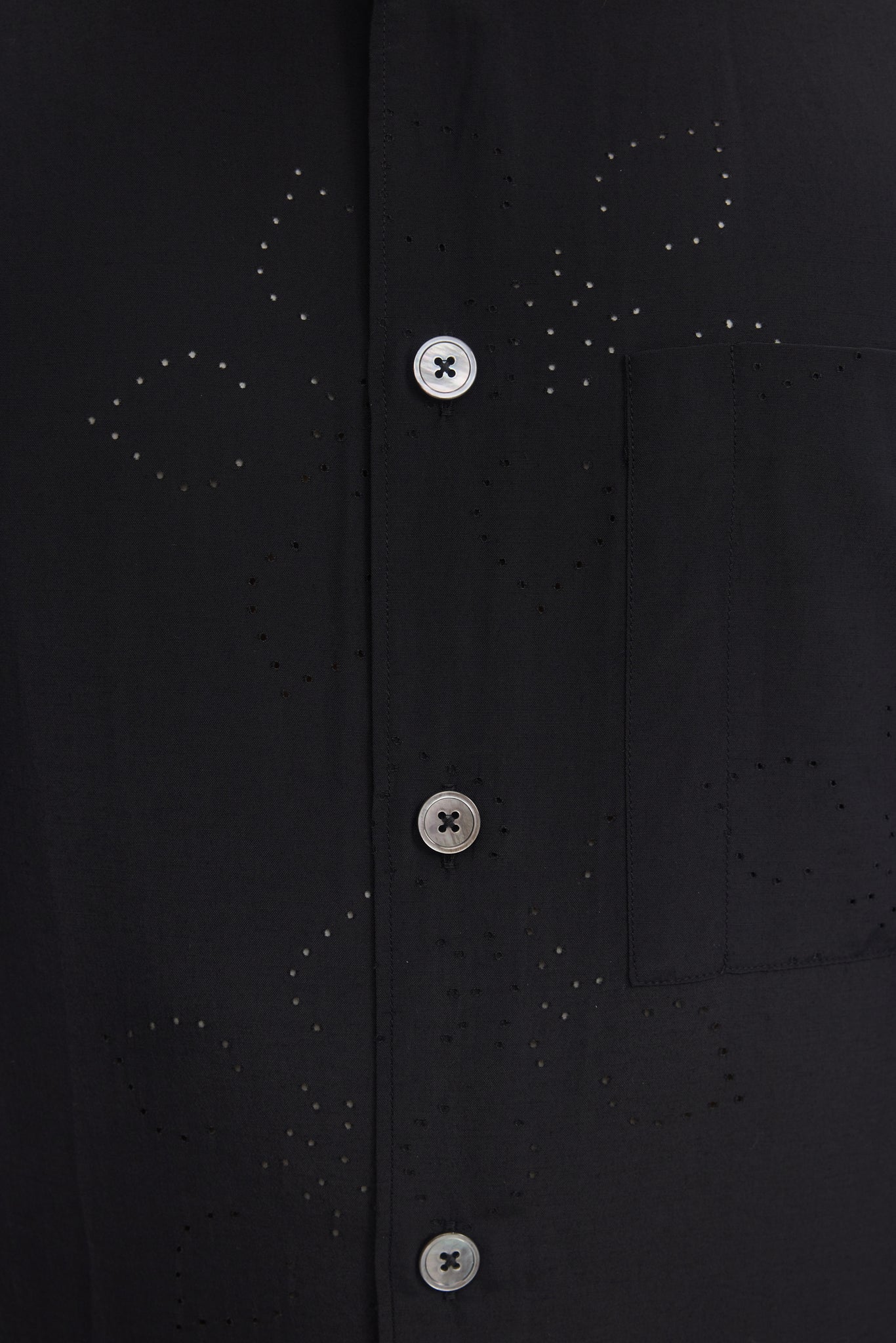 Chemise en tissu floral perforé noir