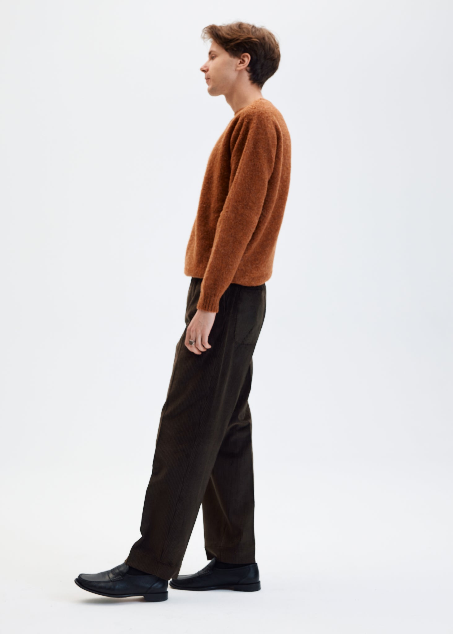 Pantalon droit en velours côtelé brun chocolat