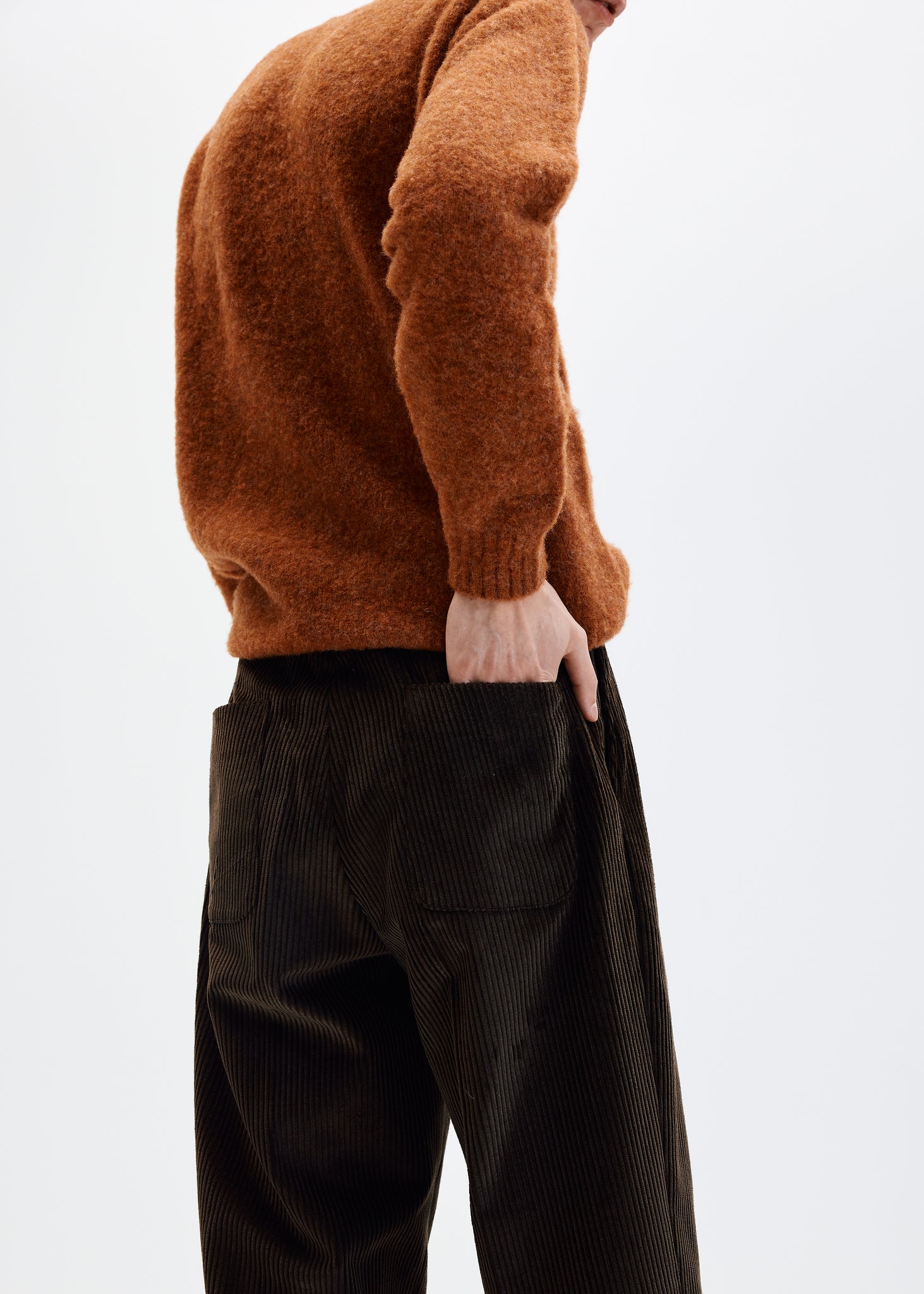 Pantalon droit en velours côtelé brun chocolat