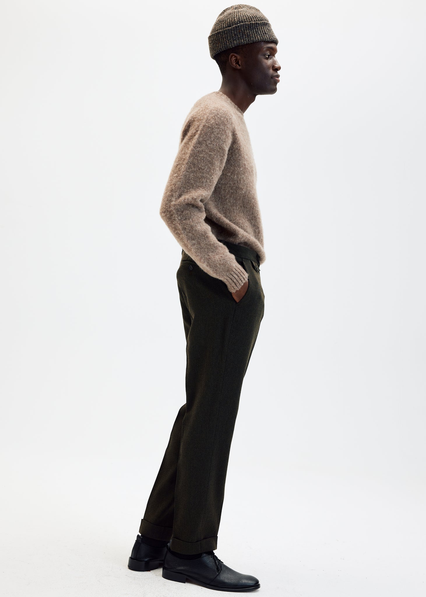 Pantalon fuselé en crêpe de laine olive