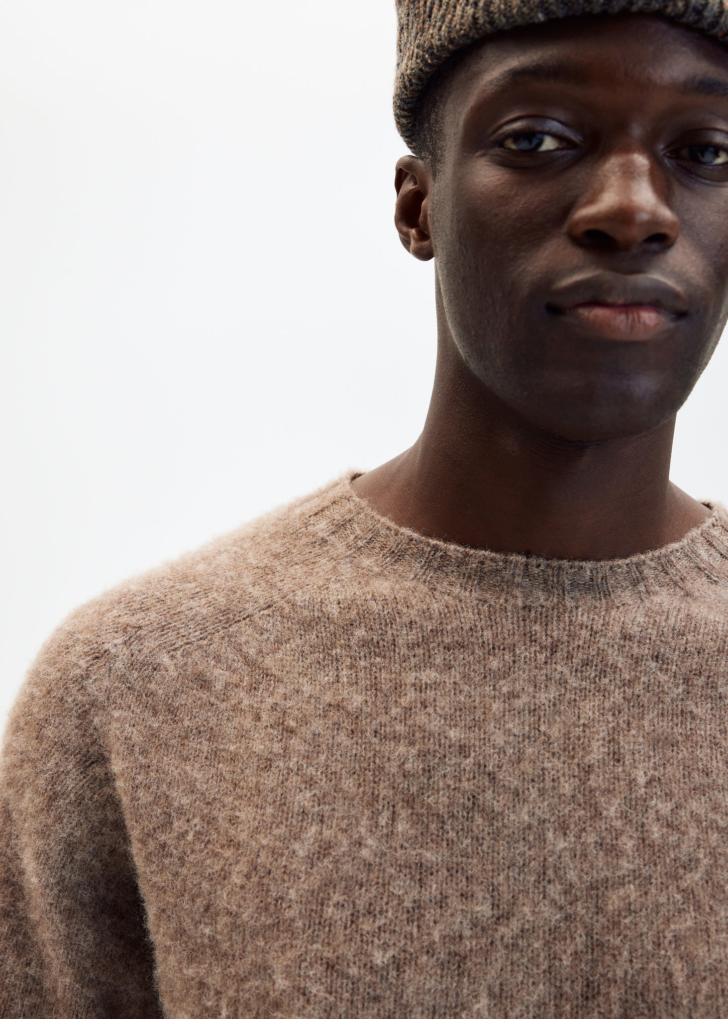 Tricot col rond en laine brossée taupe