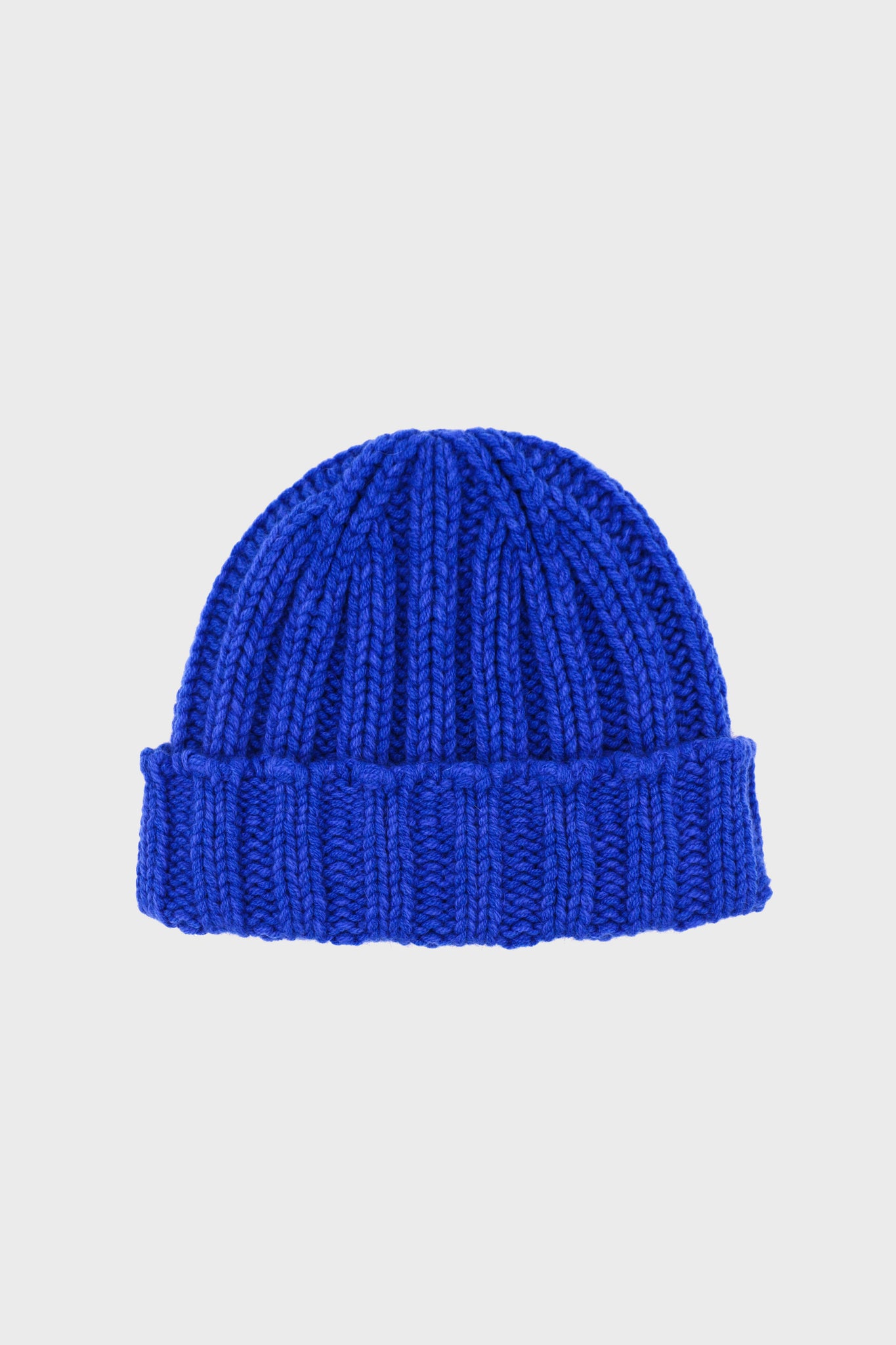 Bonnet en laine vierge bleu azur type crochet