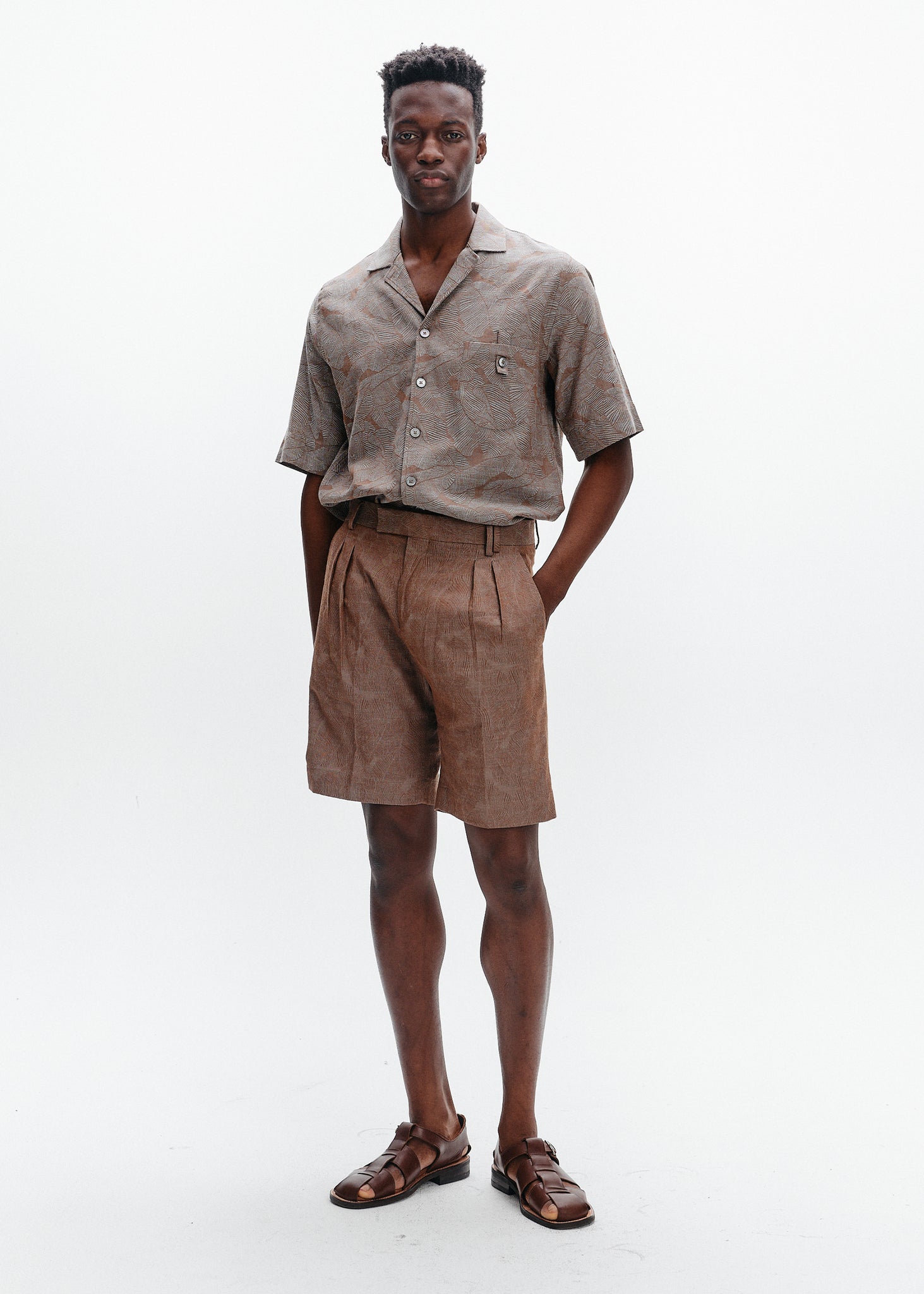 Iridescent light brown foliage jacquard tailored shorts