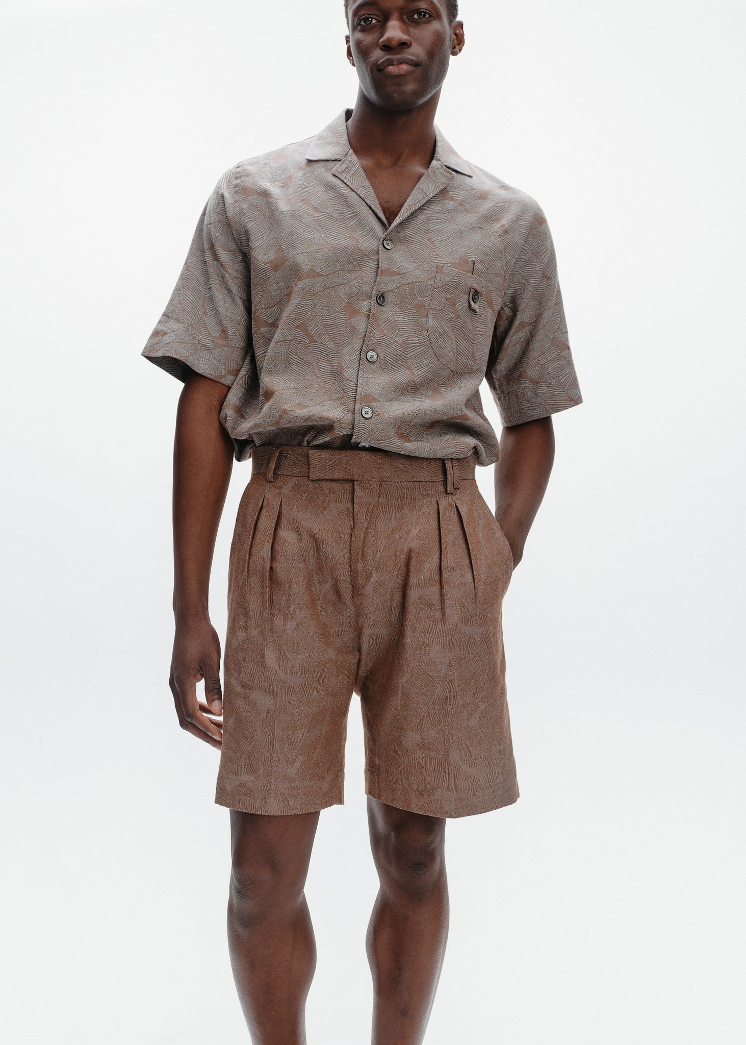 Iridescent light brown foliage jacquard tailored shorts